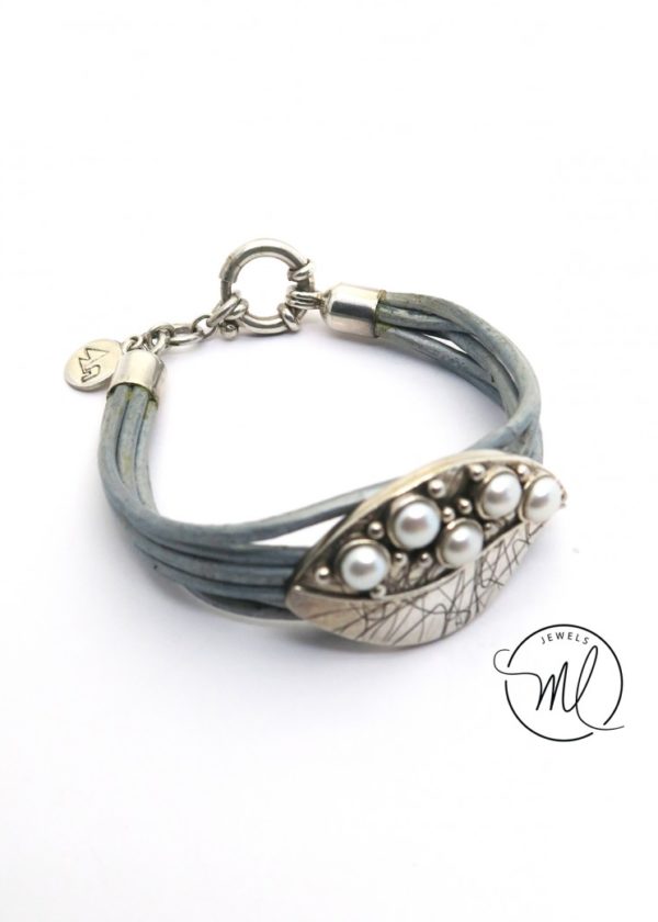 Leave & Pearls Bracelet
