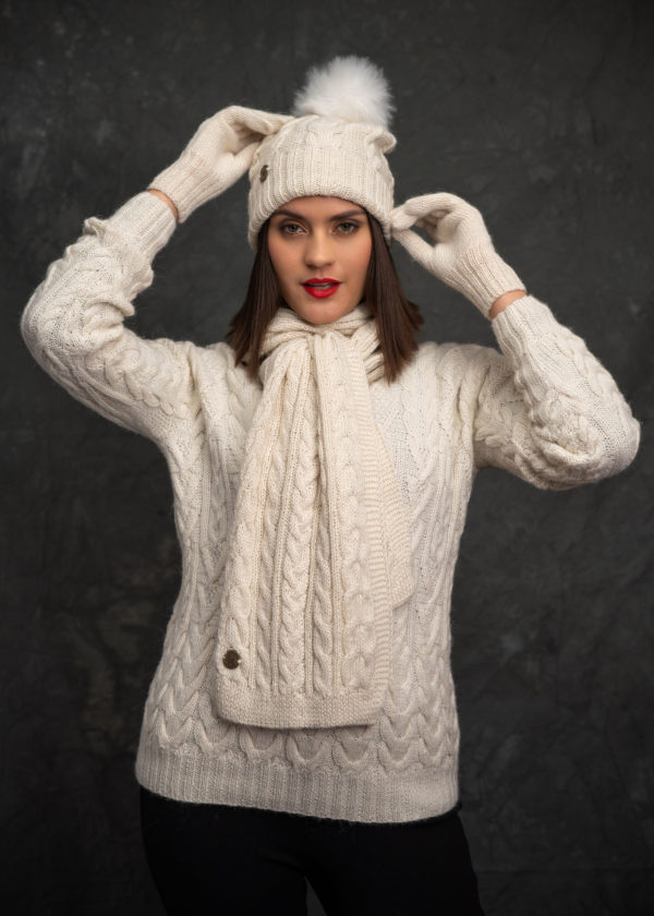 Baby Alpaca Beanie Snow with fur pompom